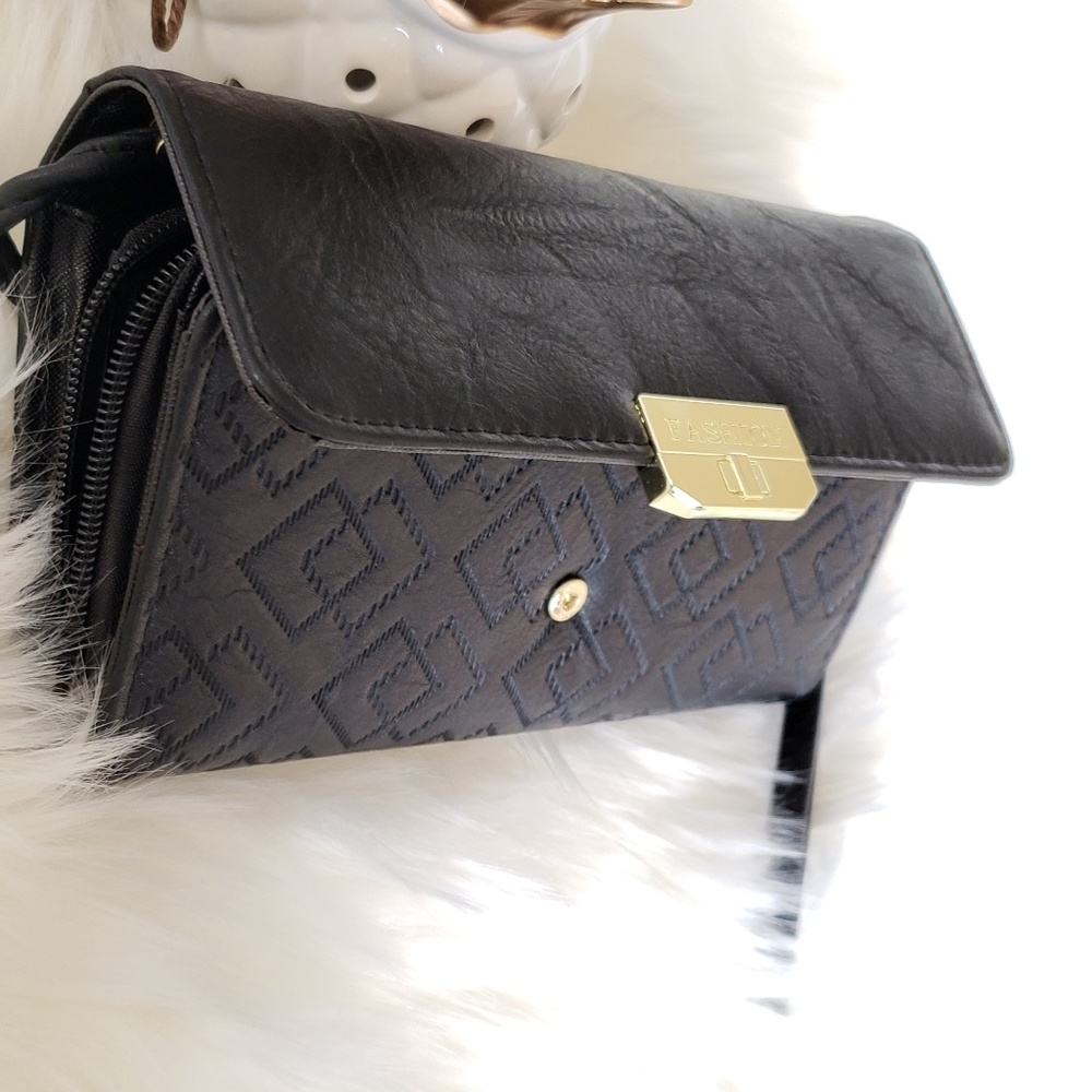 NWT black organizer trendsetter wallet w/wristlet